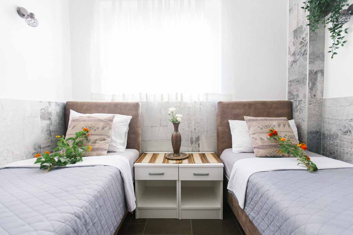 Room-2-twinbeds-mahakala-center