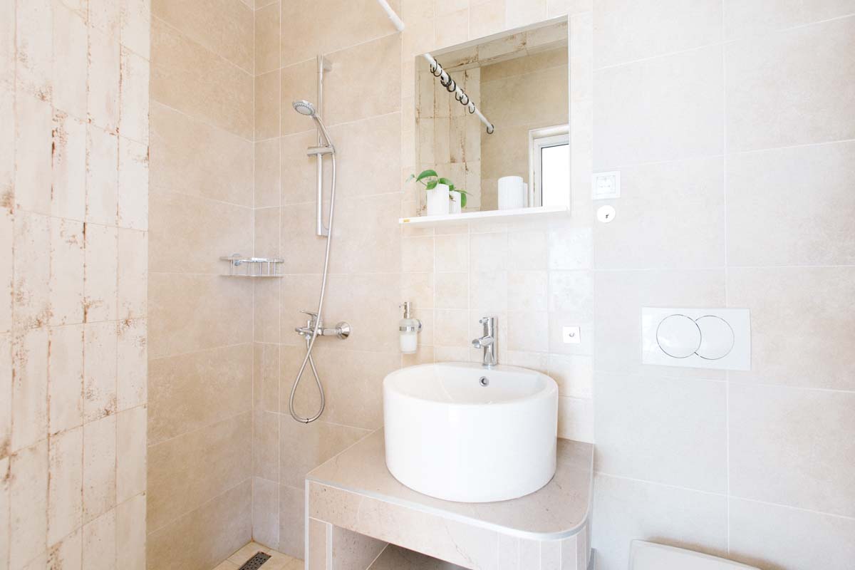 Room-3-bathrom-mahakala-center