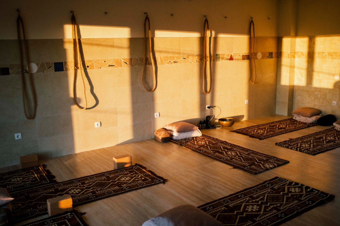 goldenhour-yogastudio-yogateacher