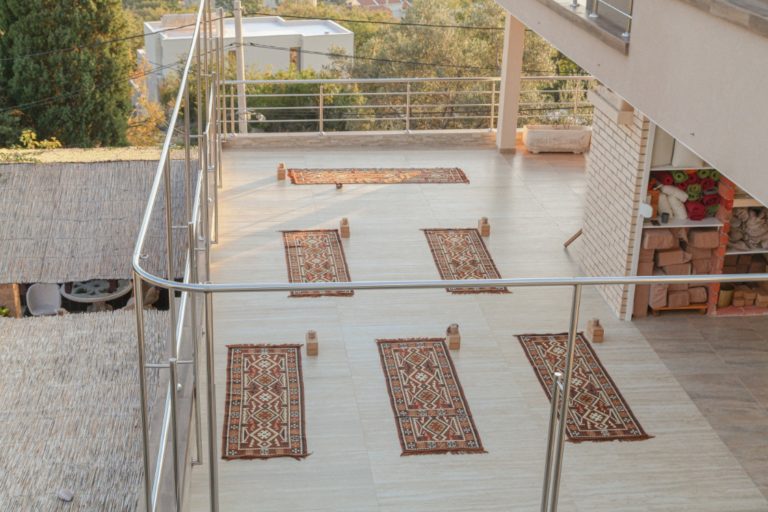 yoga-terrace-yoga-retreat-mahakala-center.