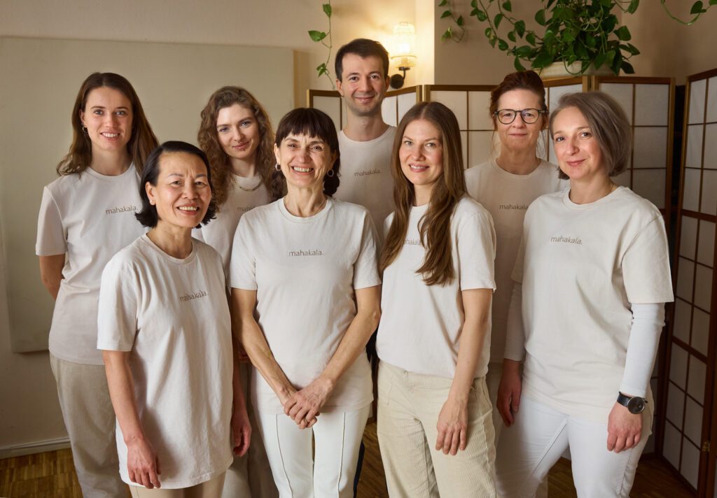 Das Team des Mahakala Centers – engagierte Menschen für ganzheitliches Wohlbefinden.