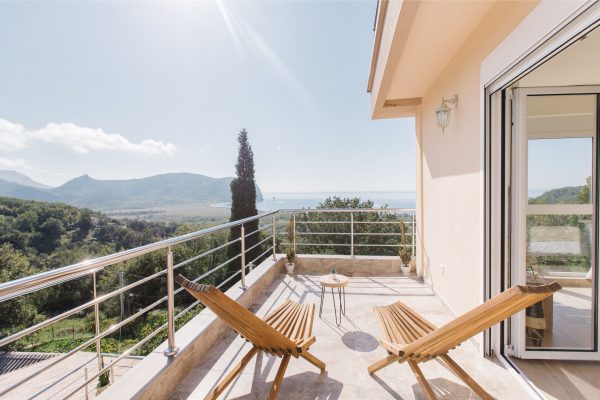 Mahakala-holidayrental-design
