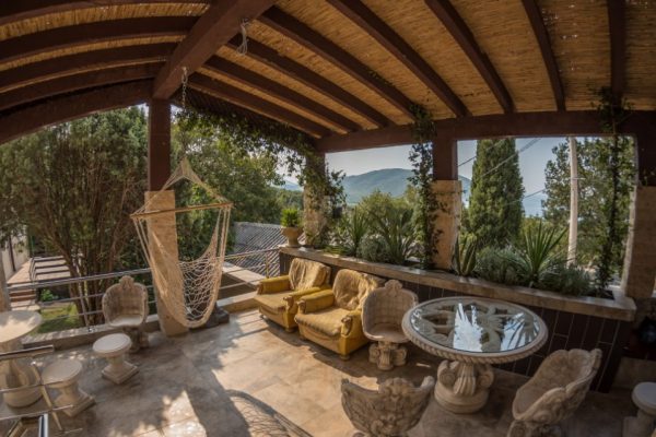 Mahakala-outodoor-terrace