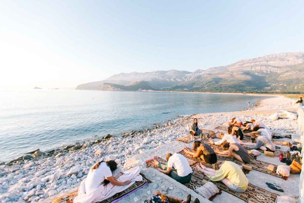 Yoga-retreat-mountains-sea